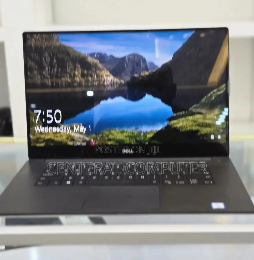 New Laptop Dell G15 5511 16GB Apple M3 Max SSD 512GB