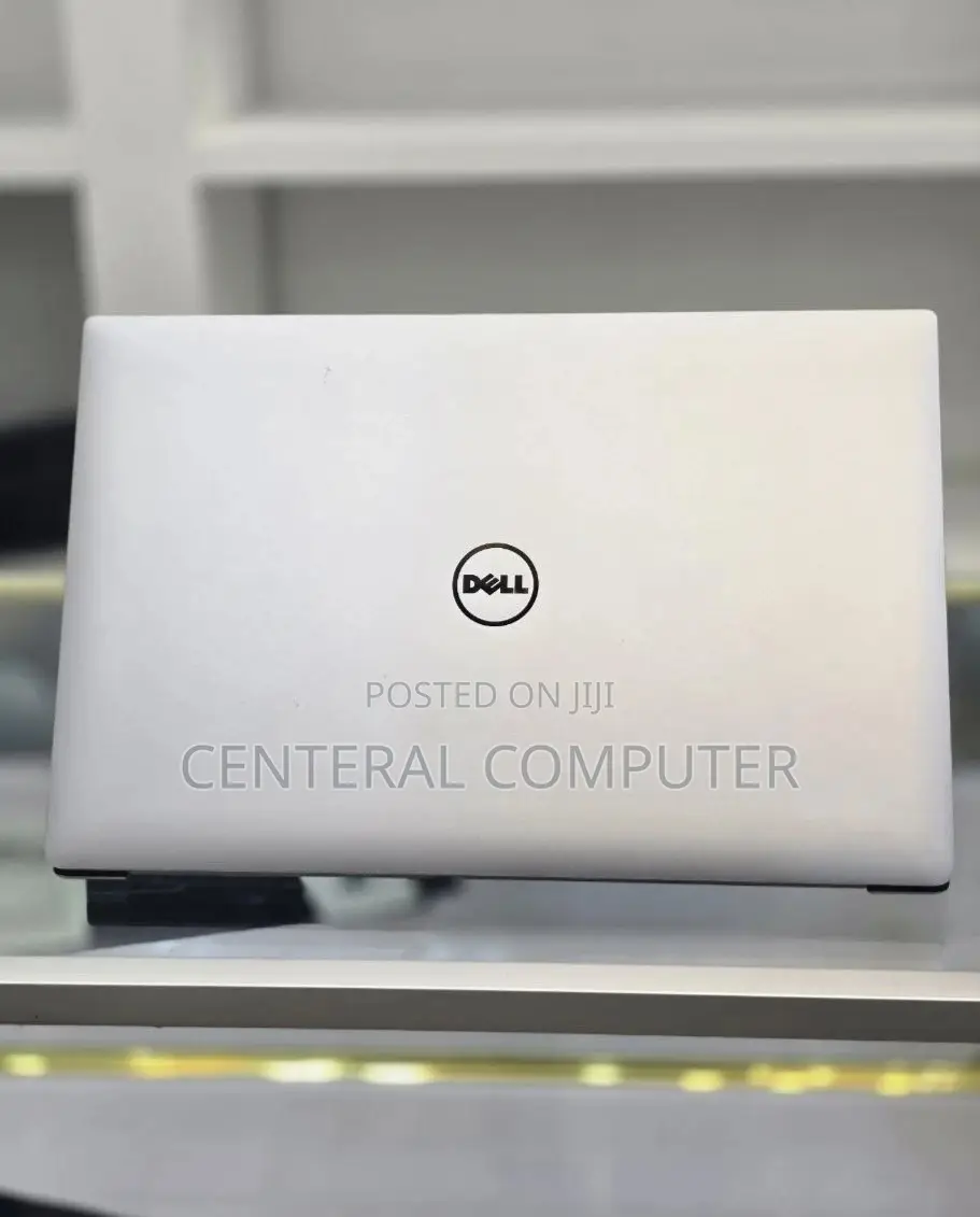 New Laptop Dell G15 5511 16GB Apple M3 Max SSD 512GB