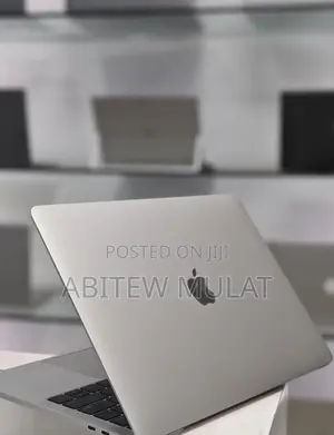 Photo - New Laptop Apple MacBook Pro 2018 16GB Intel Core I7 SSD 512GB