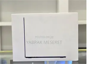 Photo - New Laptop Apple MacBook Air 2022 M2 8GB Apple M3 SSD 512GB