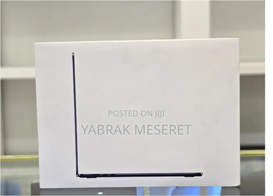 New Laptop Apple MacBook Air 2022 M2 8GB Apple M3 SSD 512GB