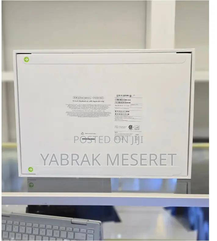 New Laptop Apple MacBook Air 2022 M2 8GB Apple M3 SSD 512GB