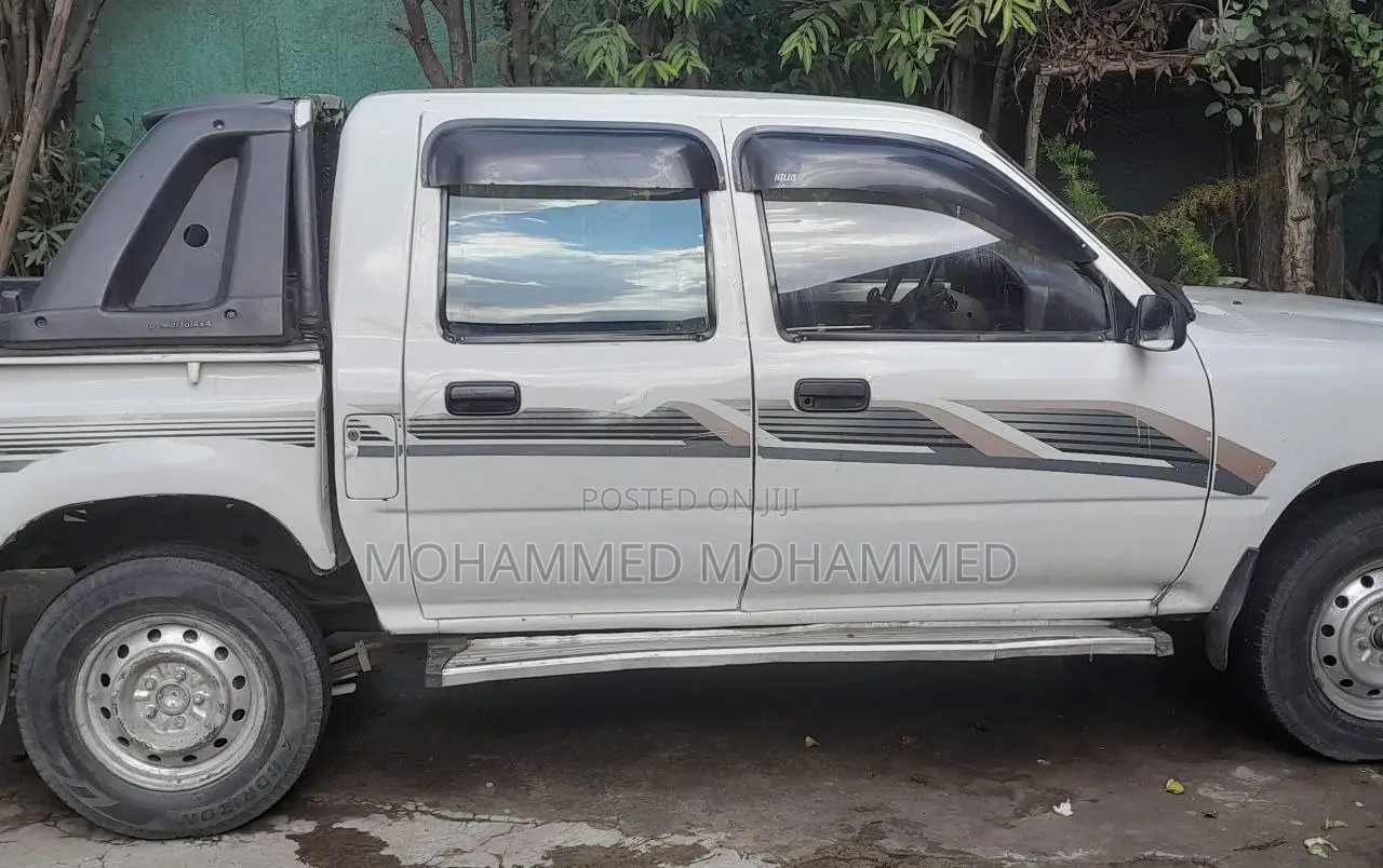 Toyota Hilux 1994 White