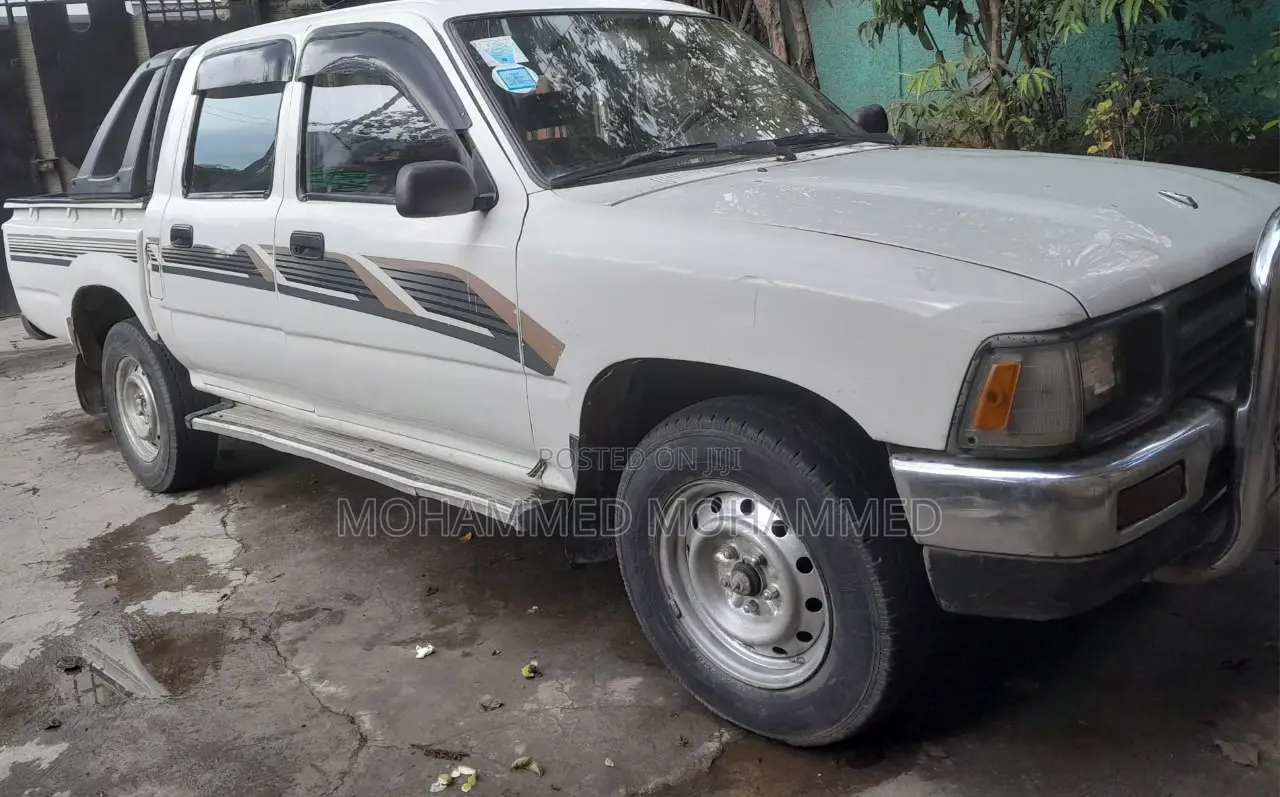 Toyota Hilux 1994 White