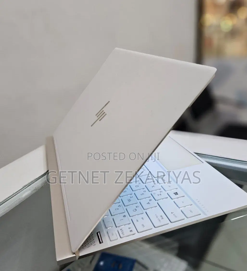 New Laptop HP Spectre 8GB Intel Core I5 SSD 512GB