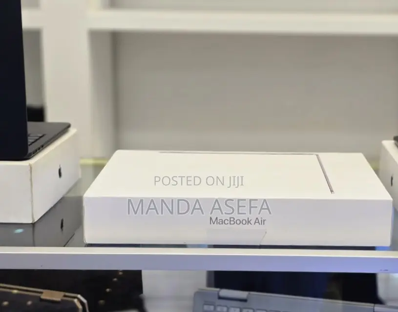 New Laptop Apple MacBook Air 2022 M2 16GB Apple M2 SSD 1T