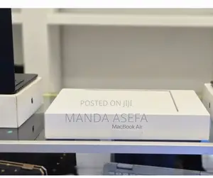 New Laptop Apple MacBook Air 2022 M2 16GB Apple M2 SSD 1T