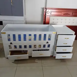 Photo - የልጅ አልጋ ከነፍራሹ