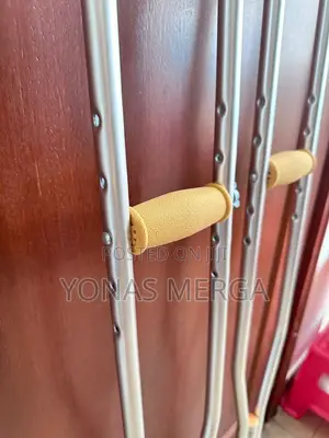 ለሁሉም አመቺ Crunches/ክራንች"Crutches$Crunche=Crutches:Crunche