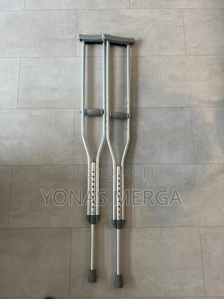 ለሁሉም አመቺ Crunches/ክራንች"Crutches$Crunche=Crutches:Crunche