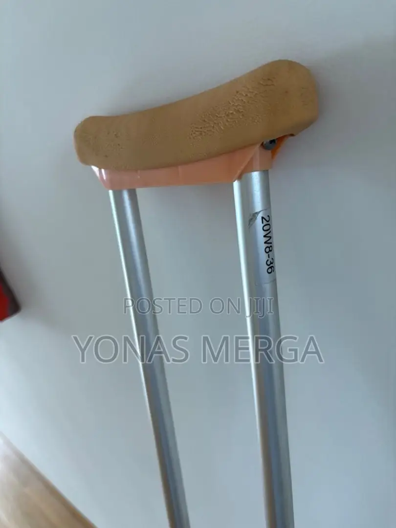 Auxiliary Crutches%ብብት ላይ ደግፈዉ/Crunche:Crutches Crutches