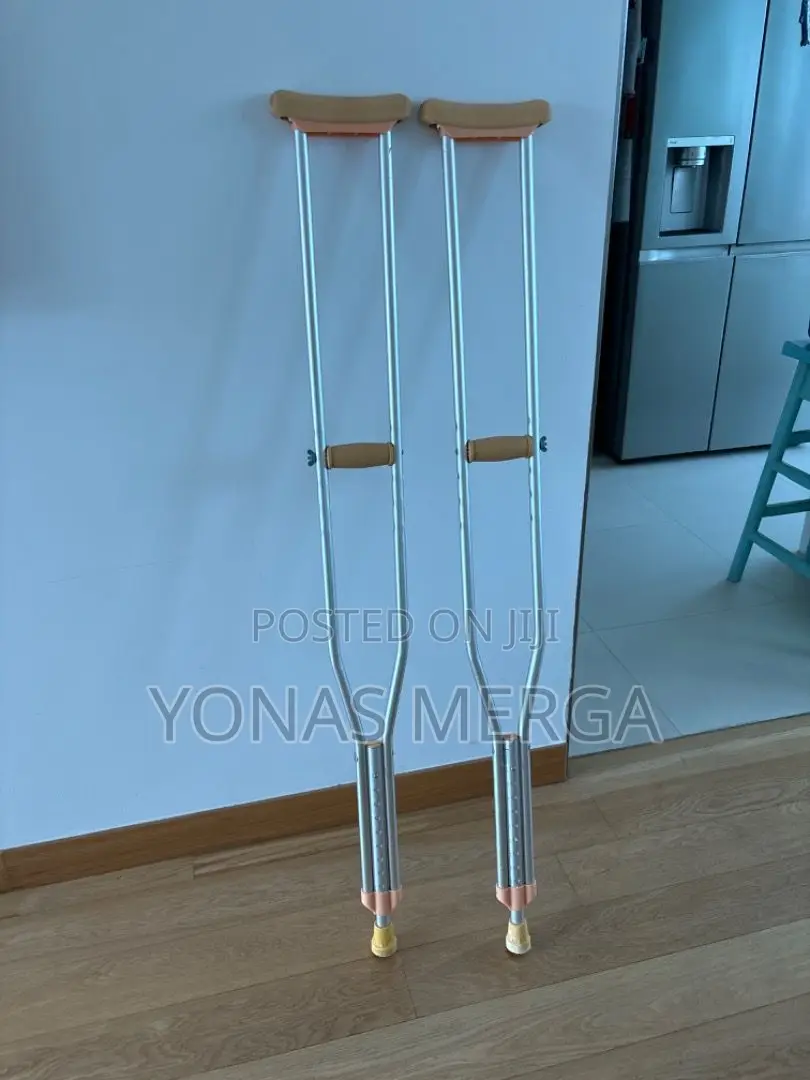Auxiliary Crutches%ብብት ላይ ደግፈዉ/Crunche:Crutches Crutches