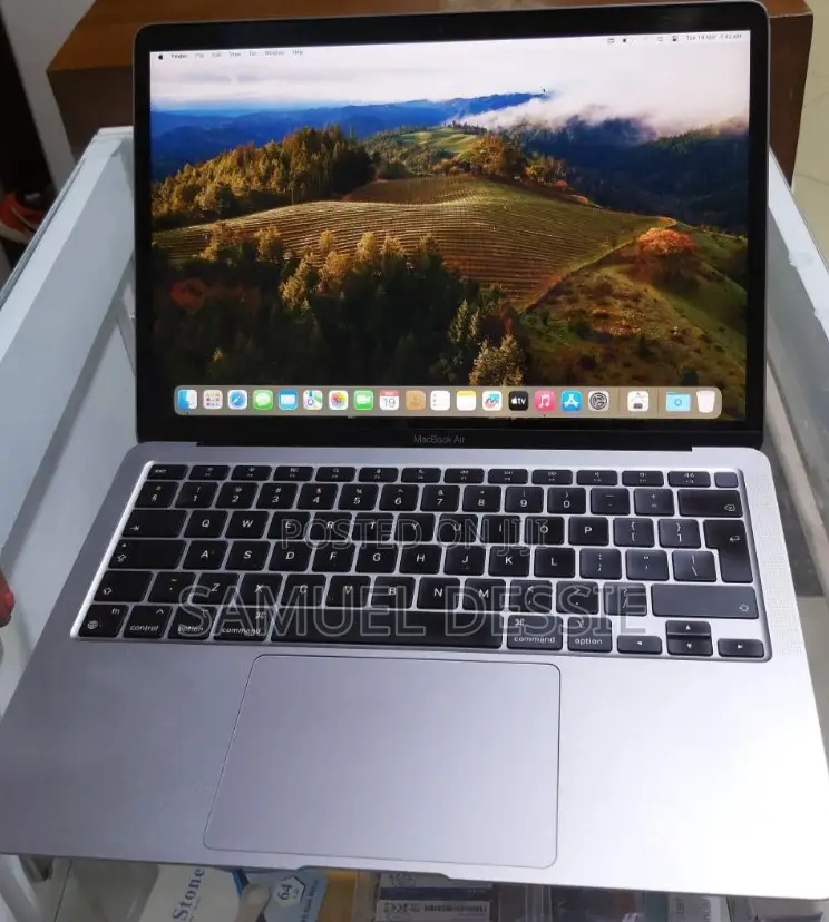 New Laptop Apple MacBook Air 2020 M1 8GB Apple M1 SSD 256GB