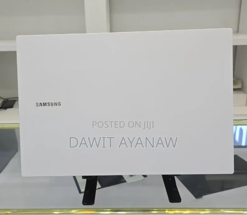 New Laptop Samsung 8GB Intel Core I5 SSD 256GB