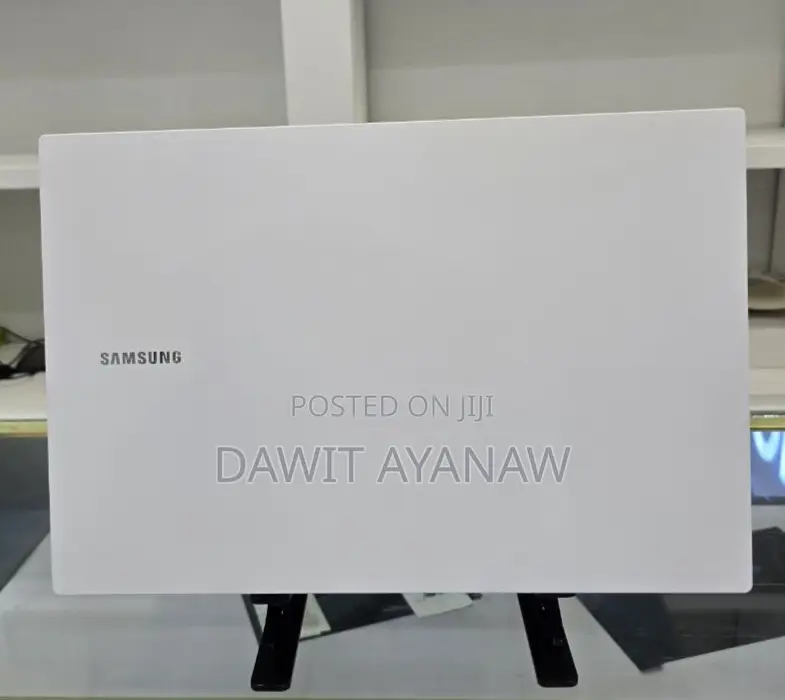 New Laptop Samsung 8GB Intel Core I5 SSD 256GB