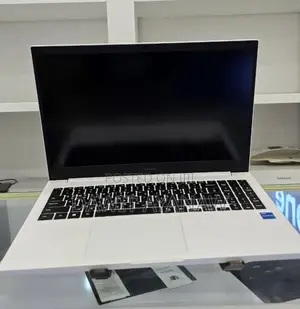 New Laptop Samsung 8GB Intel Core I5 SSD 256GB