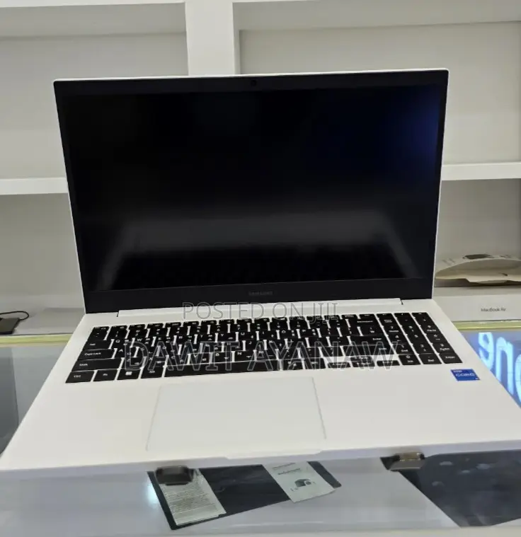 New Laptop Samsung 8GB Intel Core I5 SSD 256GB