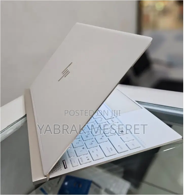 New Laptop HP Spectre 8GB Intel Core I5 SSD 512GB