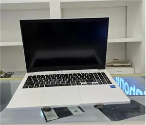New Laptop Samsung 8GB Intel Core I5 SSD 1T