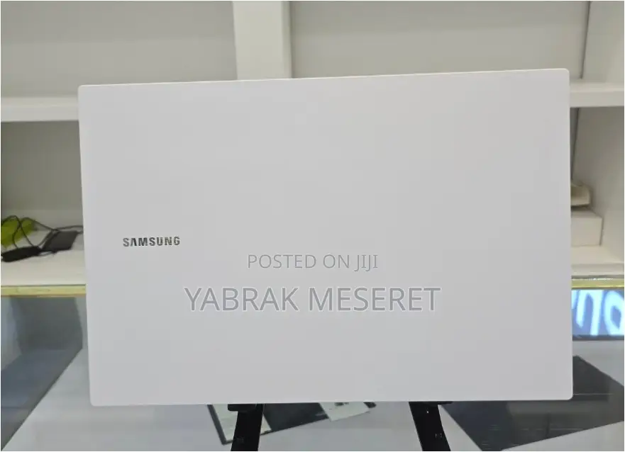 New Laptop Samsung 8GB Intel Core I5 SSD 1T