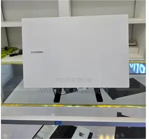 New Laptop Samsung 8GB Intel Core I5 SSD 1T