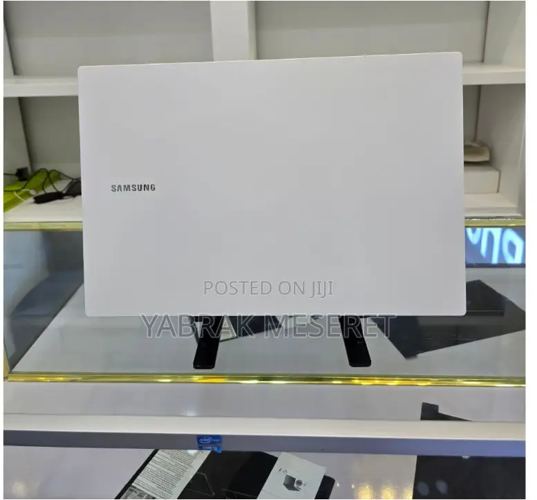 New Laptop Samsung 8GB Intel Core I5 SSD 1T