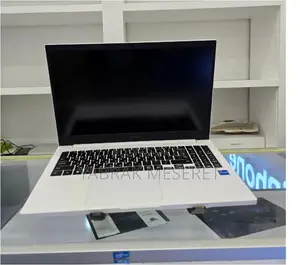 New Laptop Samsung 8GB Intel Core I5 SSD 1T