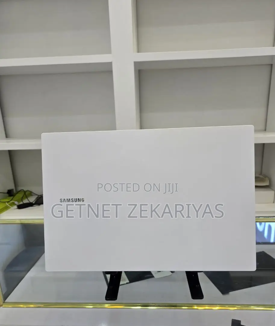 New Samsung Galaxy Book3 Pro 360 16" 8GB Intel Core I5 SSD 256GB