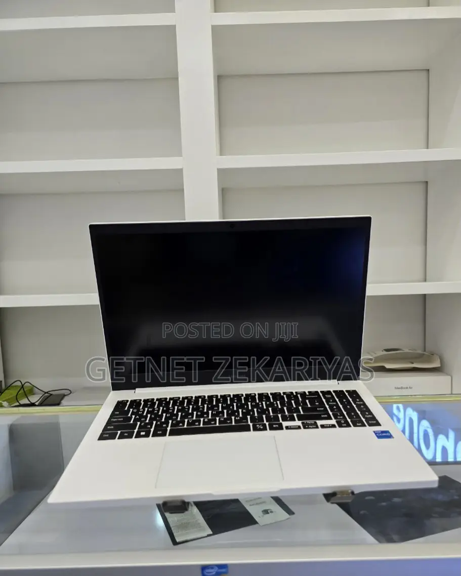 New Samsung Galaxy Book3 Pro 360 16" 8GB Intel Core I5 SSD 256GB