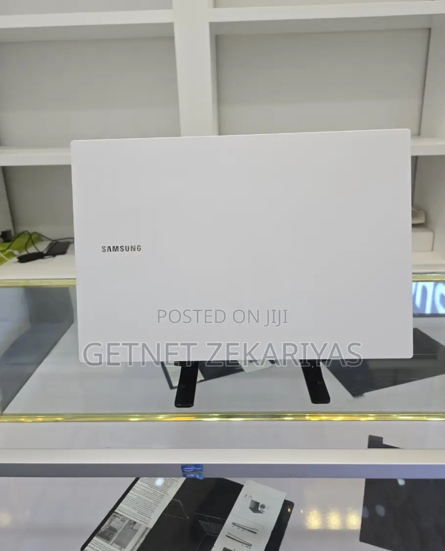 New Samsung Galaxy Book3 Pro 360 16" 8GB Intel Core I5 SSD 256GB