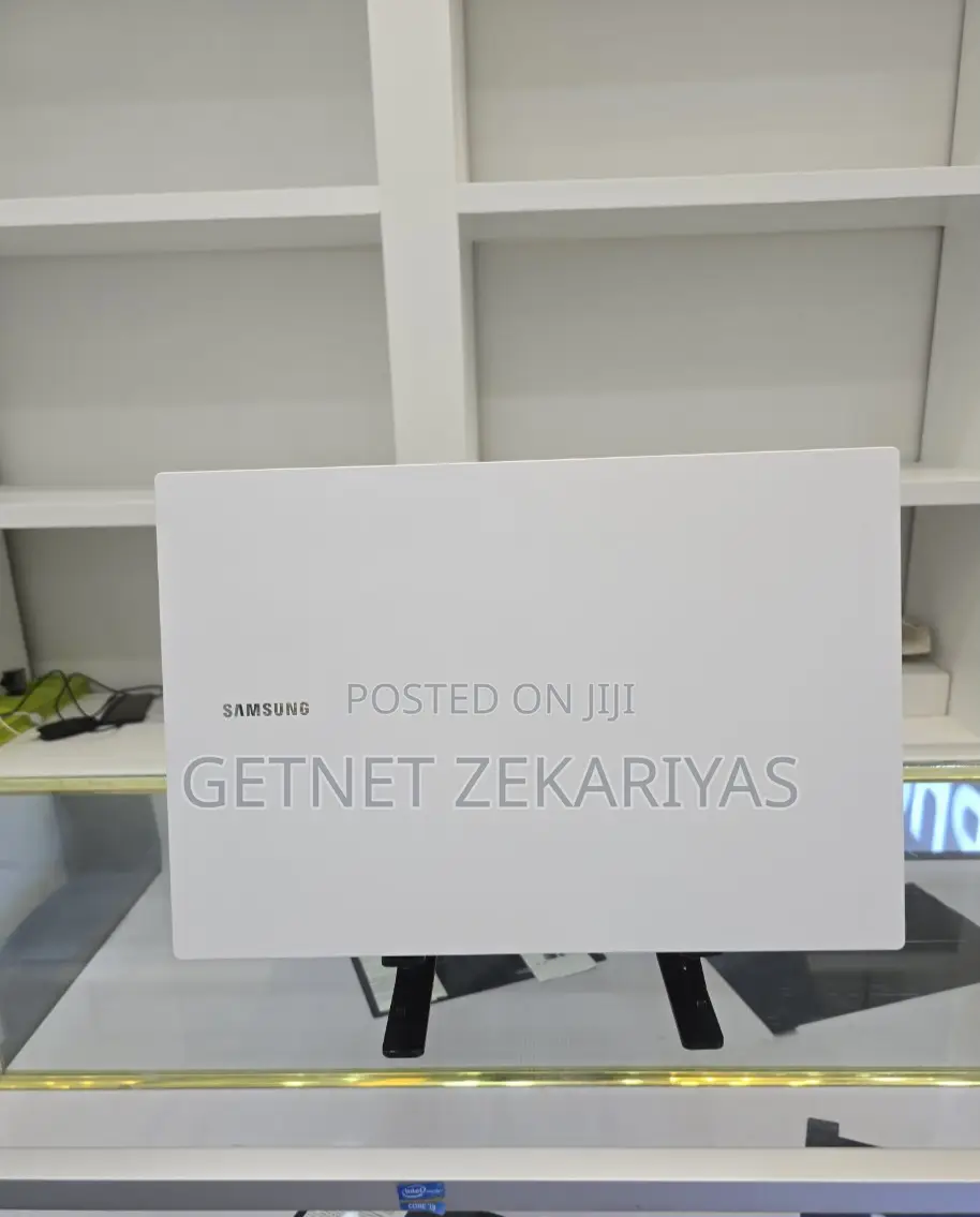 New Samsung Galaxy Book3 Pro 360 16" 8GB Intel Core I5 SSD 256GB