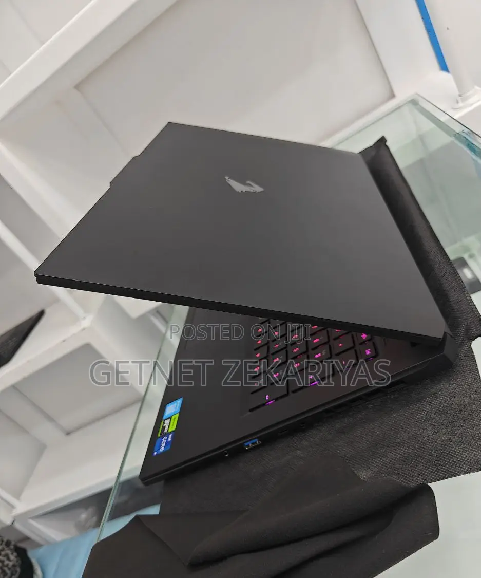 New Laptop Gigabyte AERO 15 16GB Intel Core I7 SSD 1T