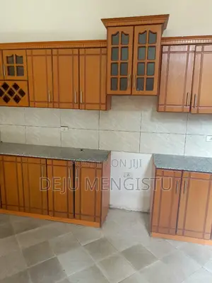 5bdrm Villa in ሰባ ሁለት, Bole for rent
