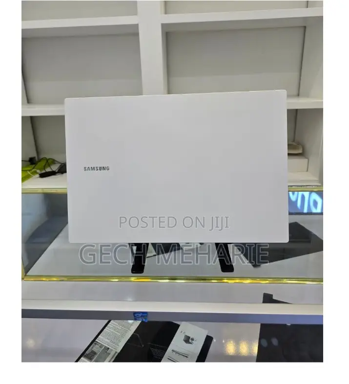 New Laptop Samsung Galaxy Book 2 8GB Intel Core I5 SSD 1T