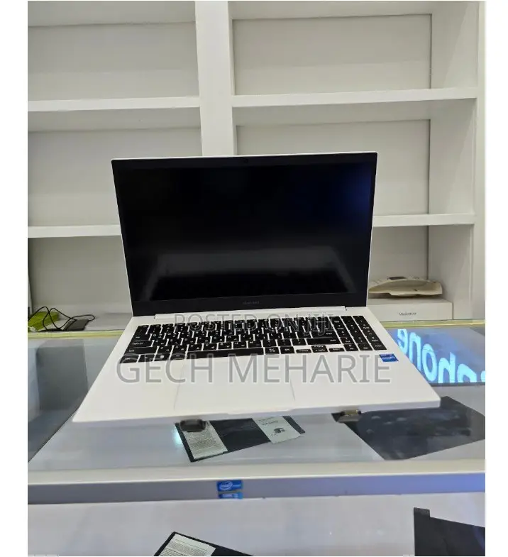New Laptop Samsung Galaxy Book 2 8GB Intel Core I5 SSD 1T