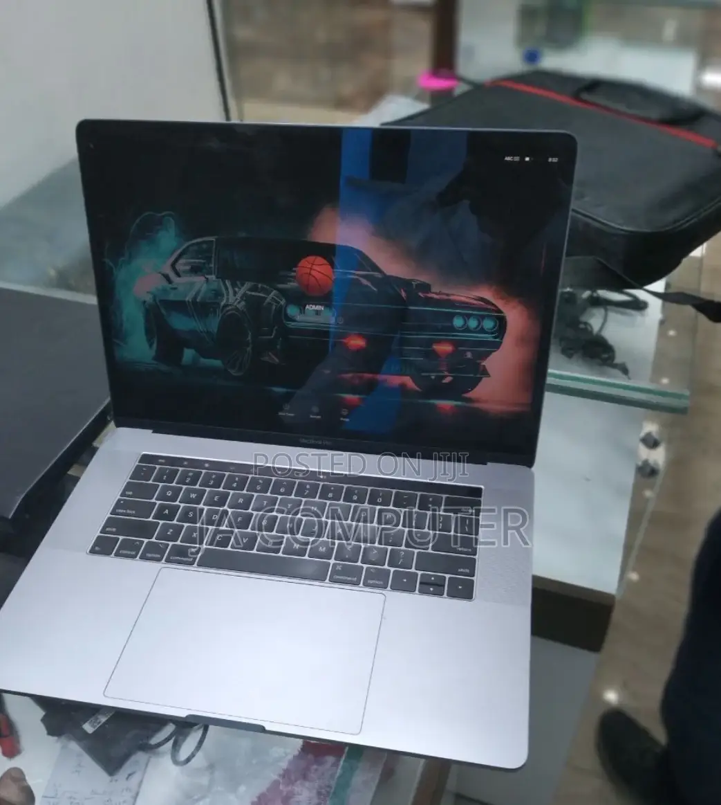 New Laptop Apple MacBook Pro 2017 16GB Intel Core I7 SSD 512GB