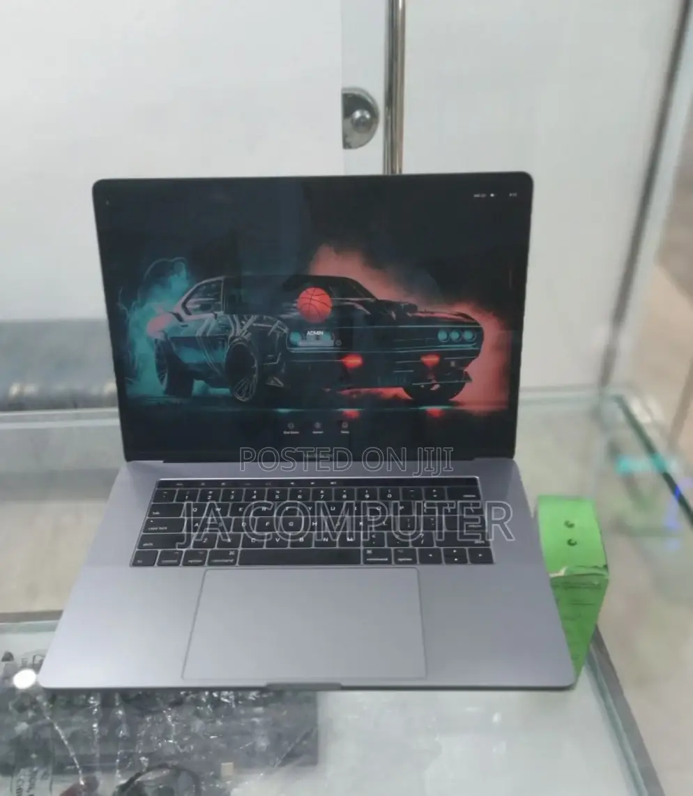 New Laptop Apple MacBook Pro 2017 16GB Intel Core I7 SSD 512GB
