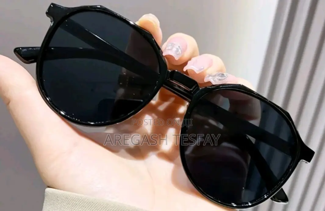 Vintage Round Plastic Frame Sunglasses