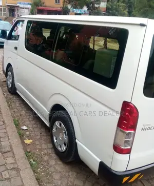 Toyota HiAce 2016 White