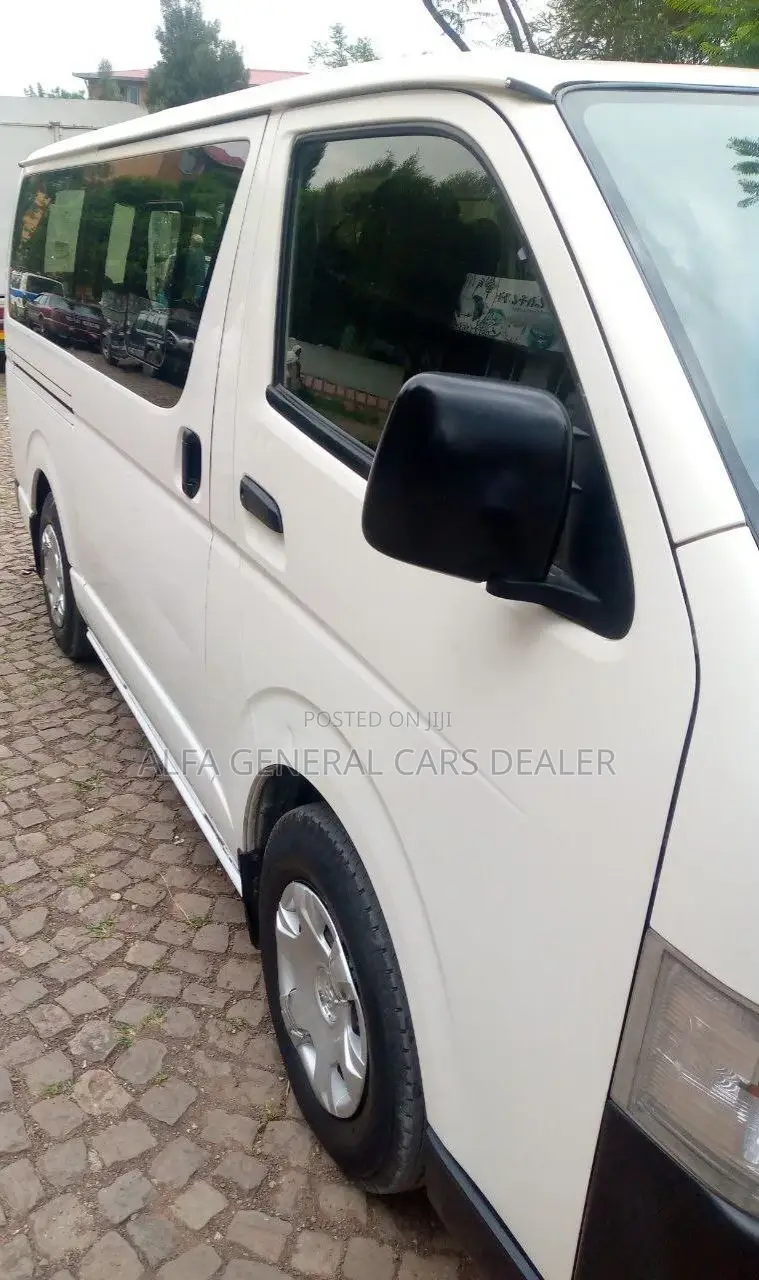 Toyota HiAce 2016 White