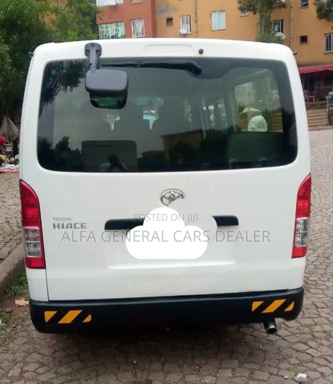 Toyota HiAce 2016 White