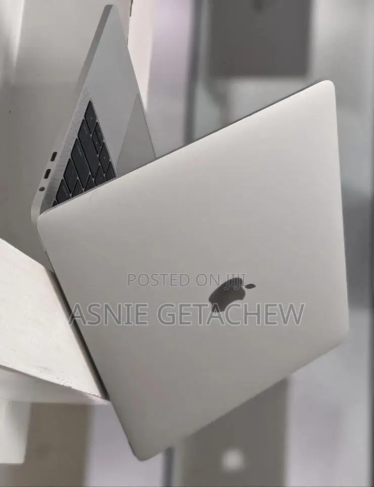 New Laptop Apple MacBook 2018 16GB Intel Core i5 SSD 512GB