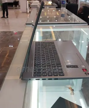 New Laptop Lenovo Ideapad 3 8GB AMD Ryzen 3 SSD 256GB