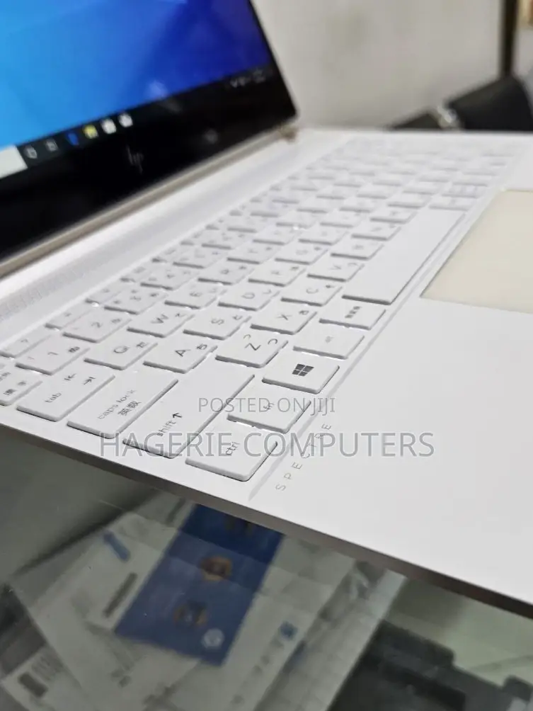 New Laptop HP Spectre 8GB Intel Core I5 SSD 512GB
