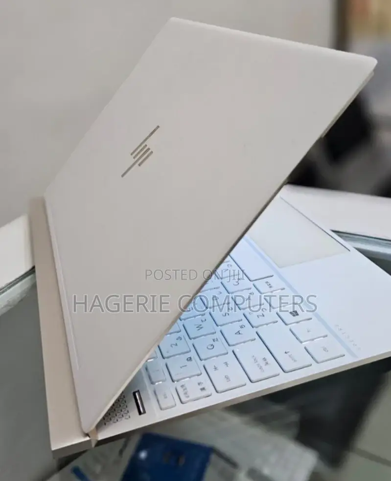 New Laptop HP Spectre 8GB Intel Core I5 SSD 512GB