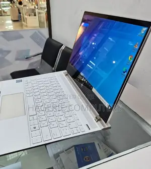 Photo - New Laptop HP Spectre 8GB Intel Core I5 SSD 512GB