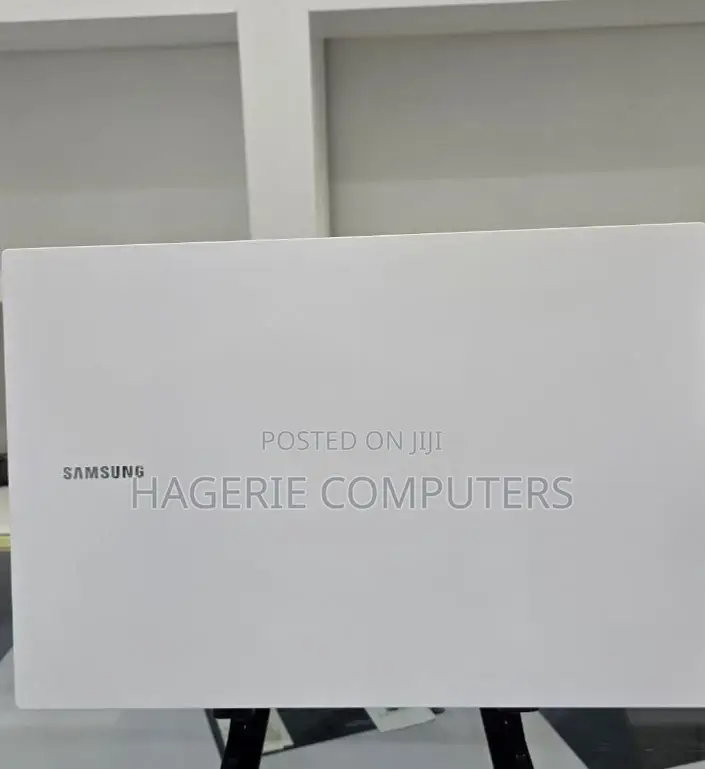New Laptop Samsung 8GB Intel Core I5 HDD+SSD 1.5T