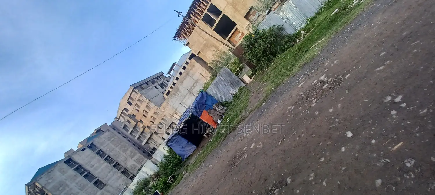 የሚሸጥ 500ካሬ ሜ ቦታ