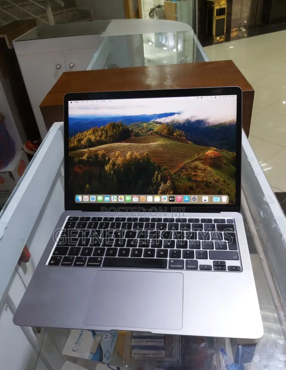New Laptop Apple MacBook Air 2020 M1 8GB Apple M1 SSD 256GB