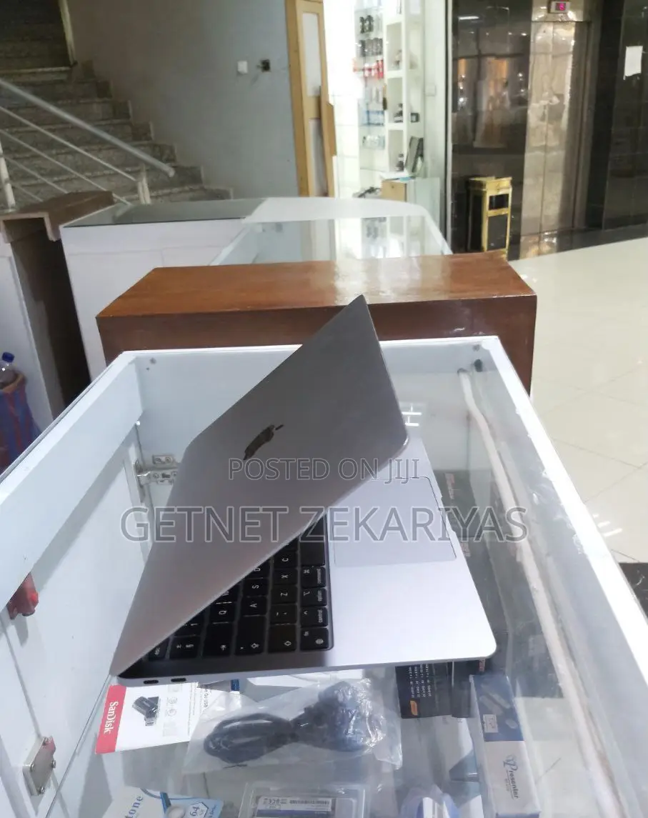 New Laptop Apple MacBook Air 2020 M1 8GB Apple M1 SSD 256GB